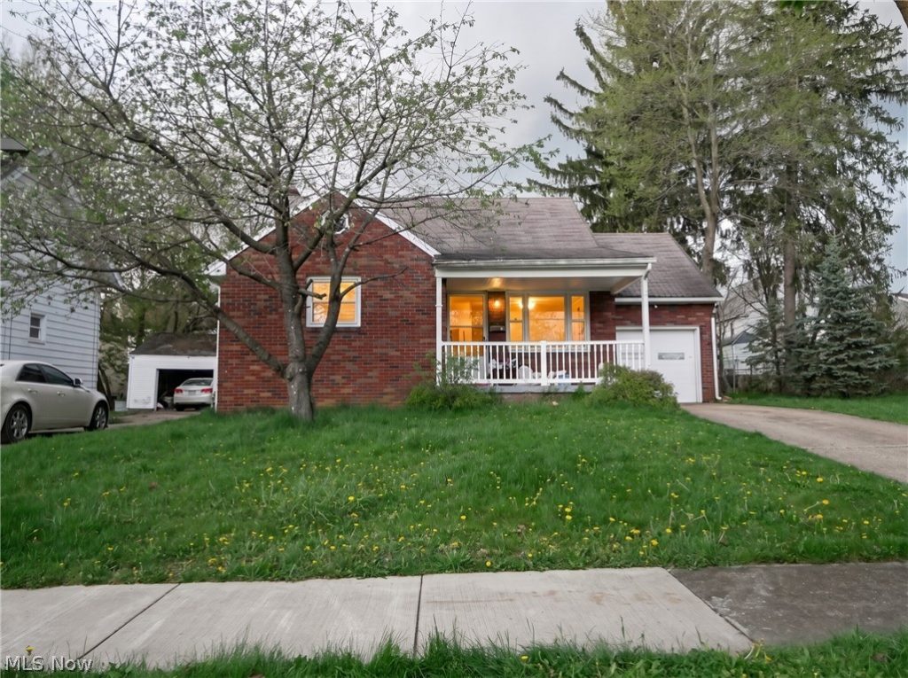 50 Glacier Avenue, Youngstown, OH