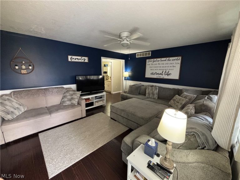544 Bayberry Drive, Elyria, OH - Photo 5