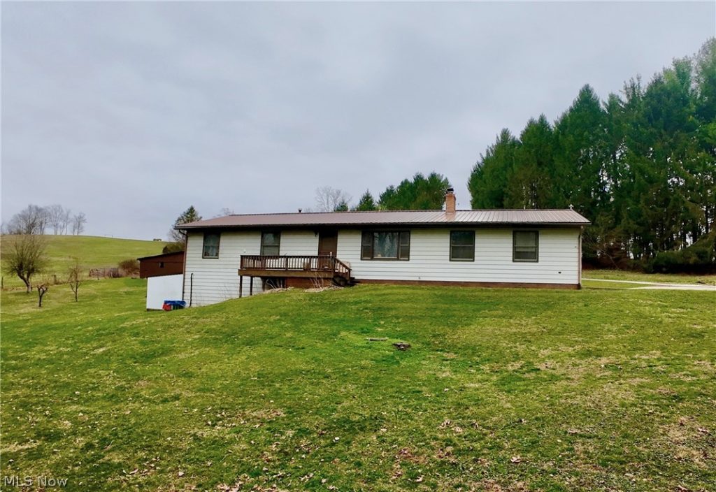 10670 County Road 6, Killbuck, OH