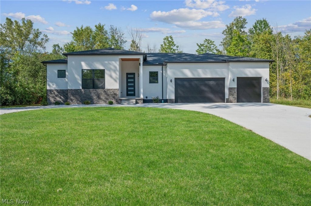 2069 Mattingly Road, Hinckley, OH