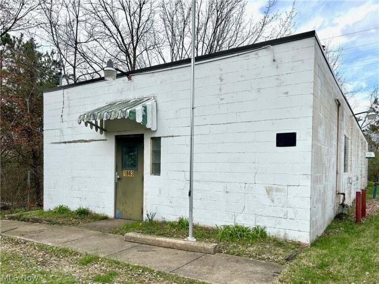 1863 Fenton Avenue, Akron, OH, 44312