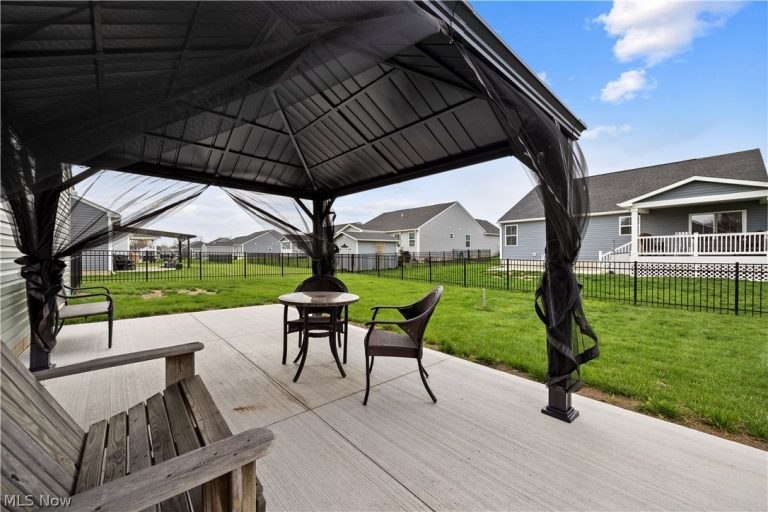 639 Apple Ridge Drive, Elyria, OH - Photo 4