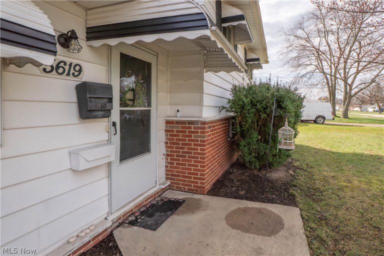 5619 Meadow Lane, Bedford, OH - Photo 3