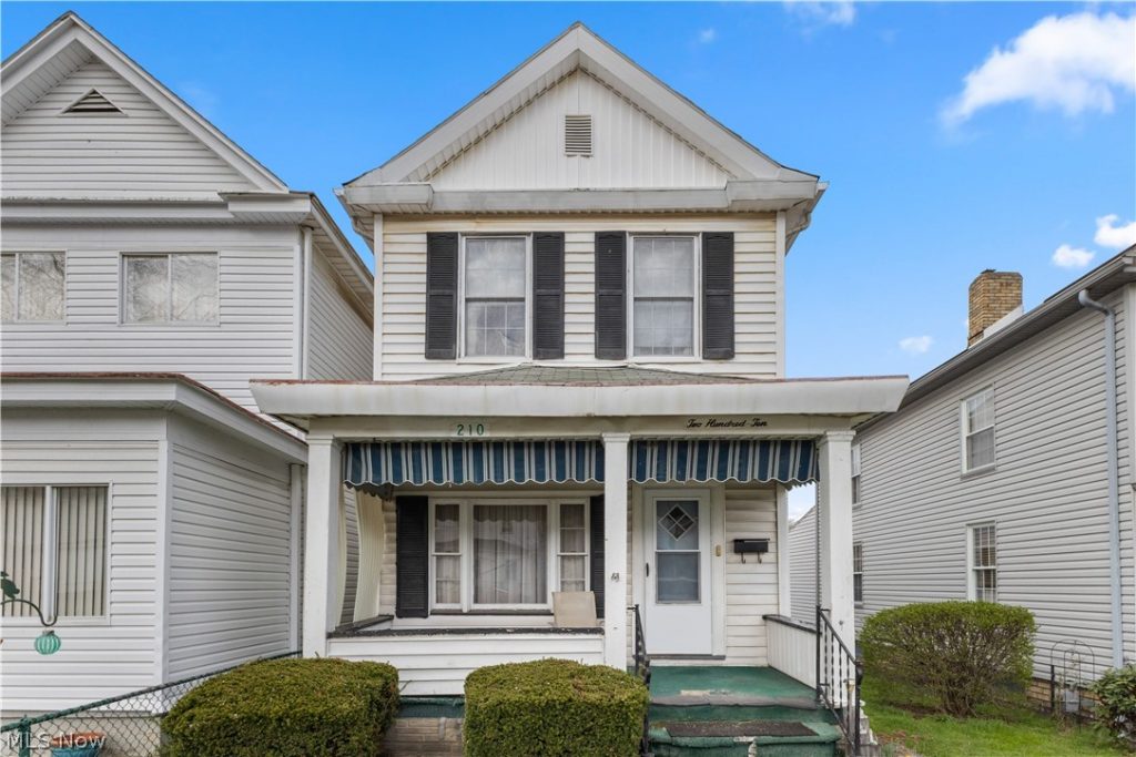 210 Grant Street, Newell, WV