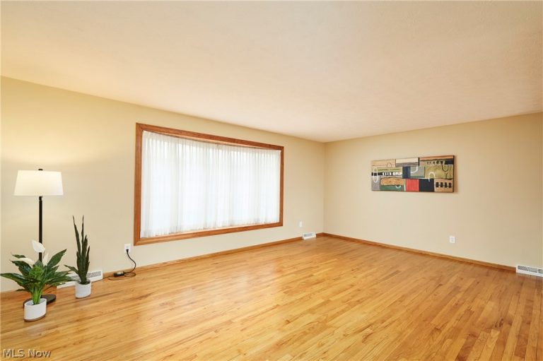 6403 Huntington Drive, Solon, OH - Photo 5