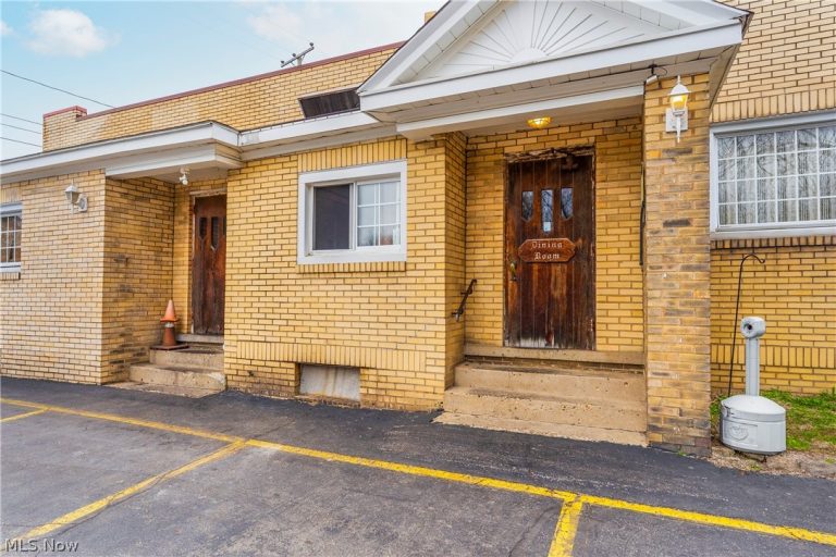 802 Standard Avenue, Masury, OH - Photo 2