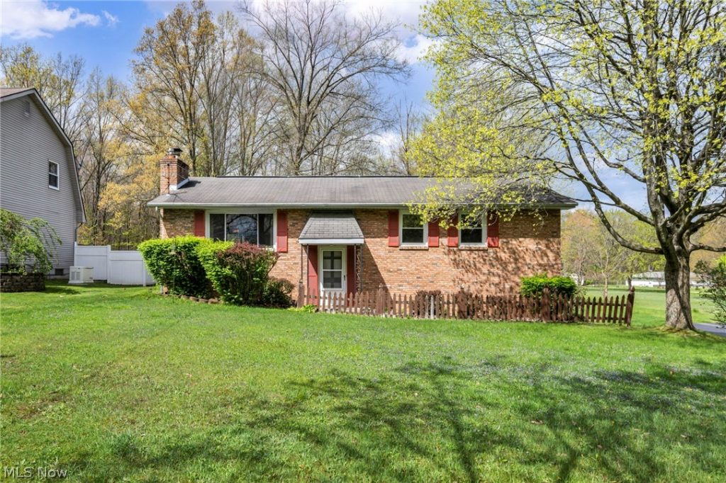 3446 Niles Carver Road, Mineral Ridge, OH