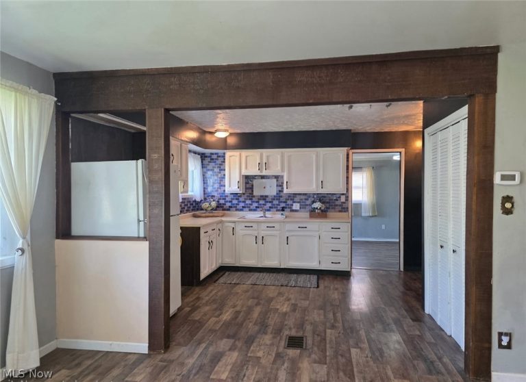 251 Beverly Avenue, Youngstown, OH - Photo 8