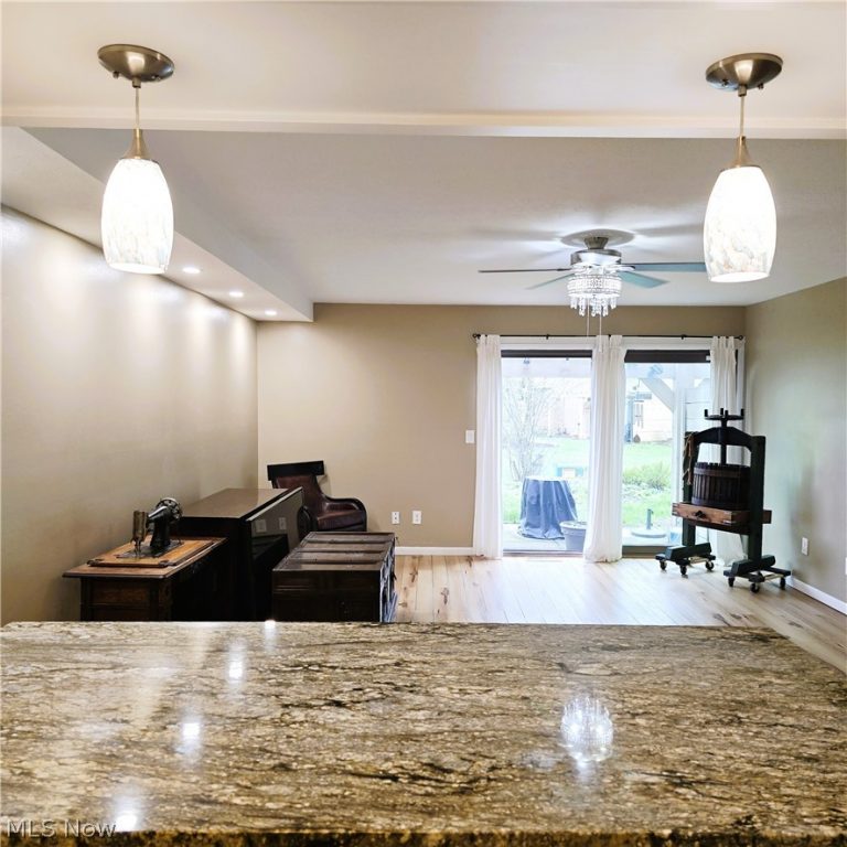 67 Landings Way, Avon Lake, OH - Photo 4