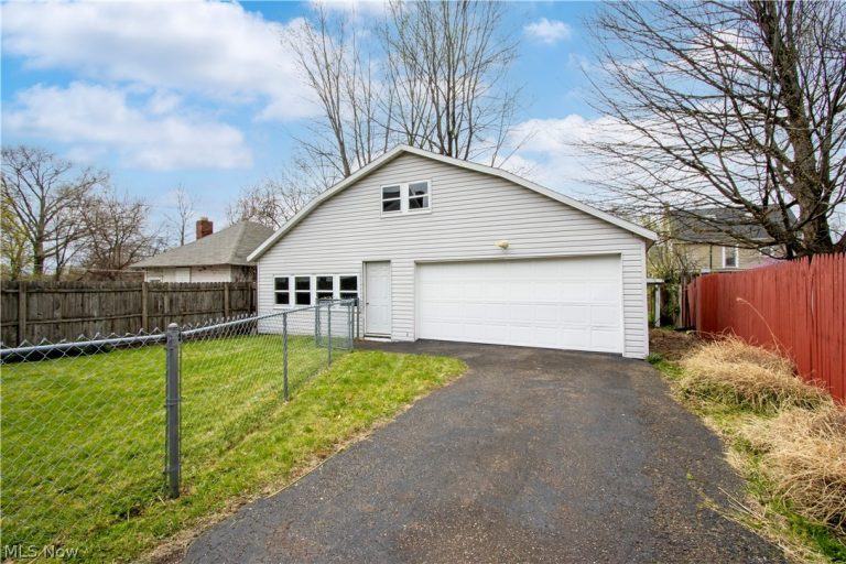 1311 Woodward Place, Canton, OH - Photo 2