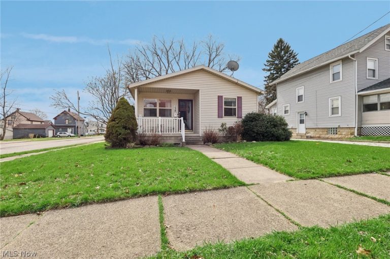 134 Hazelwood Avenue, Barberton, OH - Photo 2