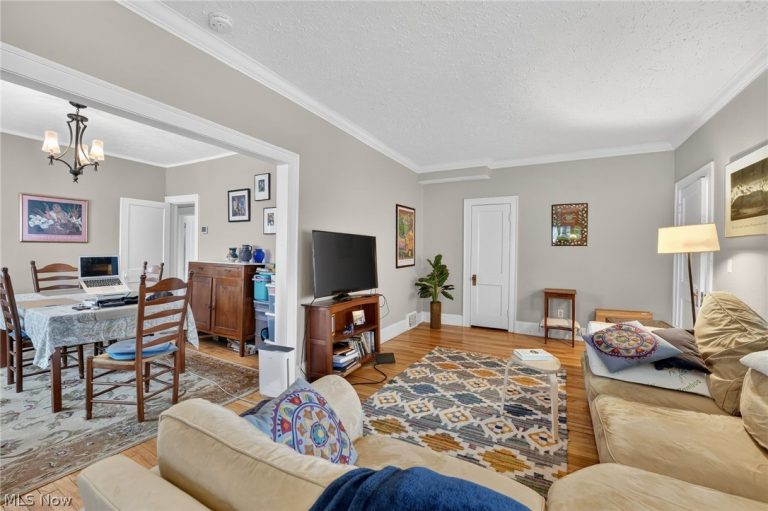 3221 Bradford Road, Cleveland Heights, OH - Photo 4