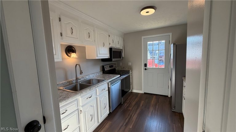 7489 Essex Drive, Mentor, OH - Photo 3