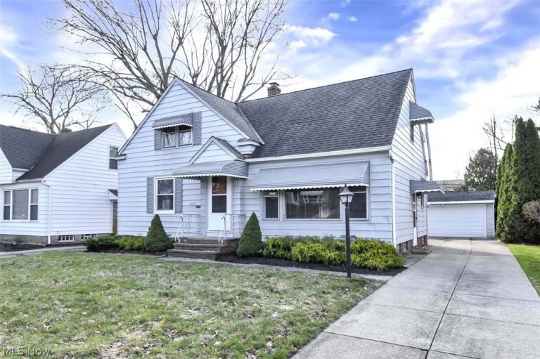 5012 Barton Road, Lyndhurst, OH - Photo 3
