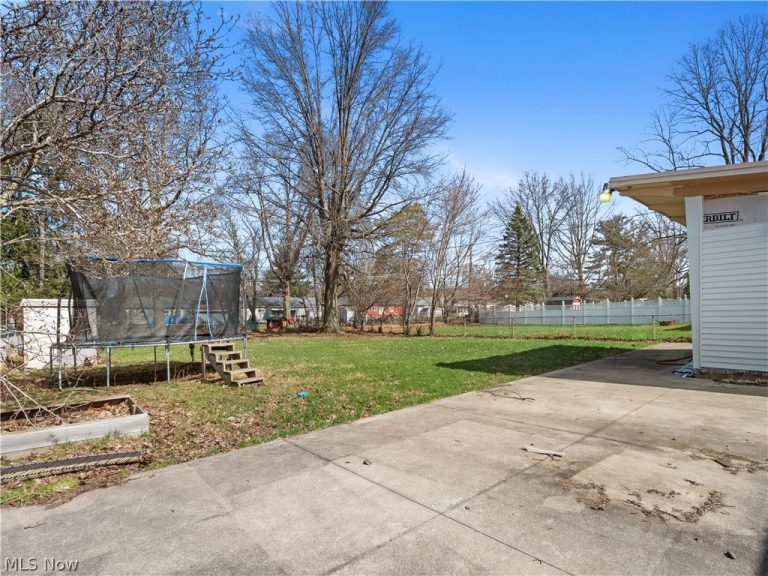 9248 Lynnhaven Road, Parma Heights, OH - Photo 3