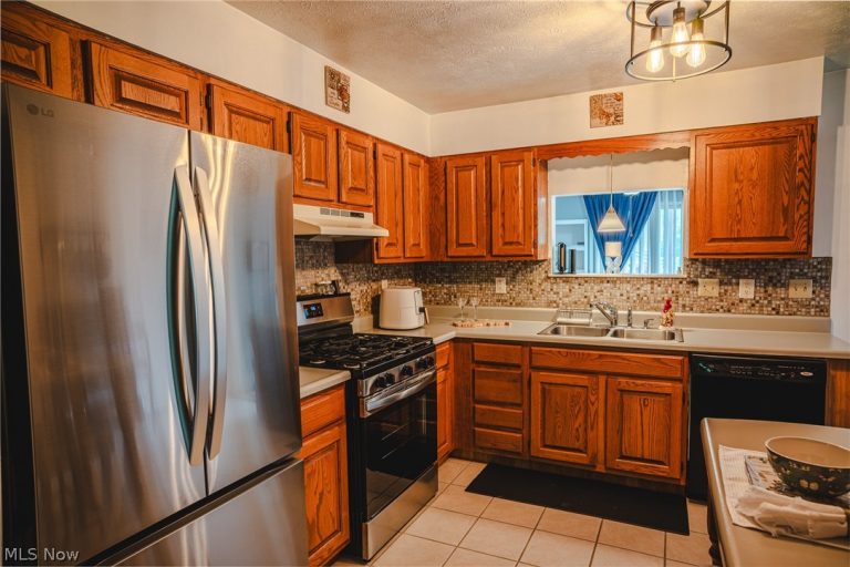 814 4th Street, Williamstown, WV - Photo 8