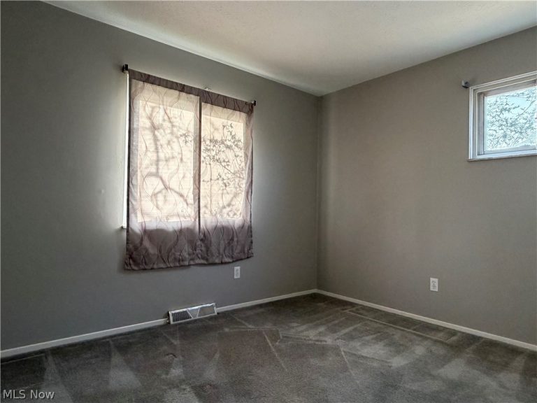 4027 Crest Drive, Cleveland, OH - Photo 6