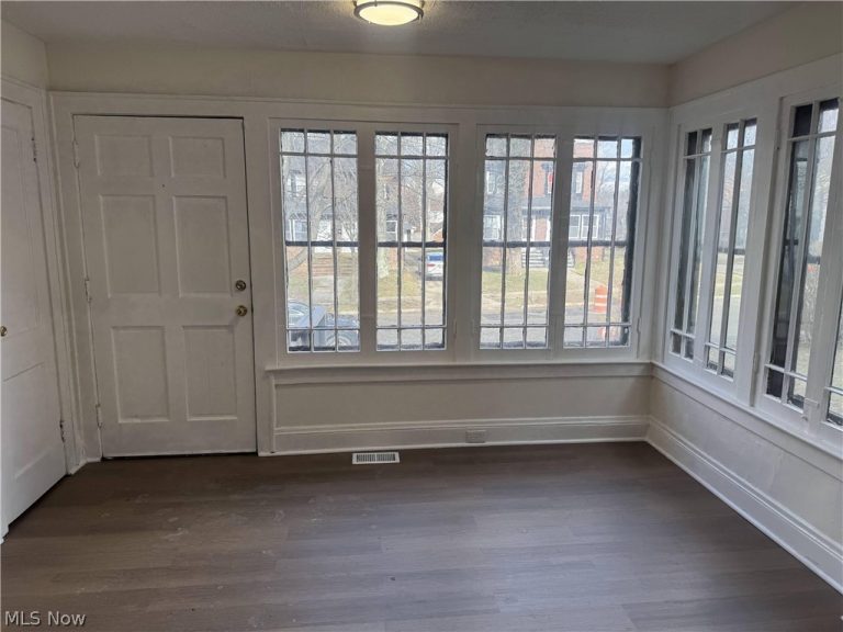 3242 Sycamore Road #Left Side, Cleveland Heights, OH - Photo 2