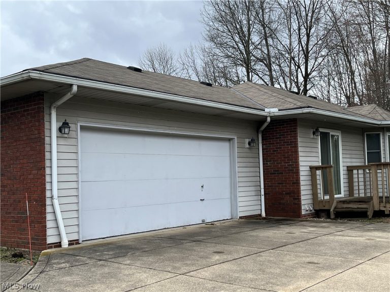17615 Alexander Road, Walton Hills, OH - Photo 2
