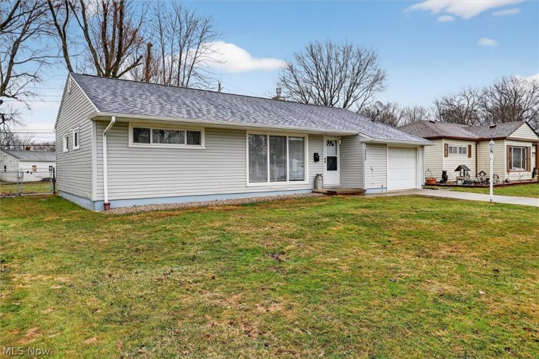 9924 Manorford Drive, Parma Heights, OH - Photo 4