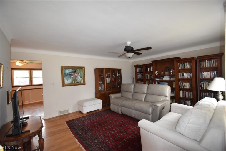 888 Edenridge Drive, Boardman, OH - Photo 3