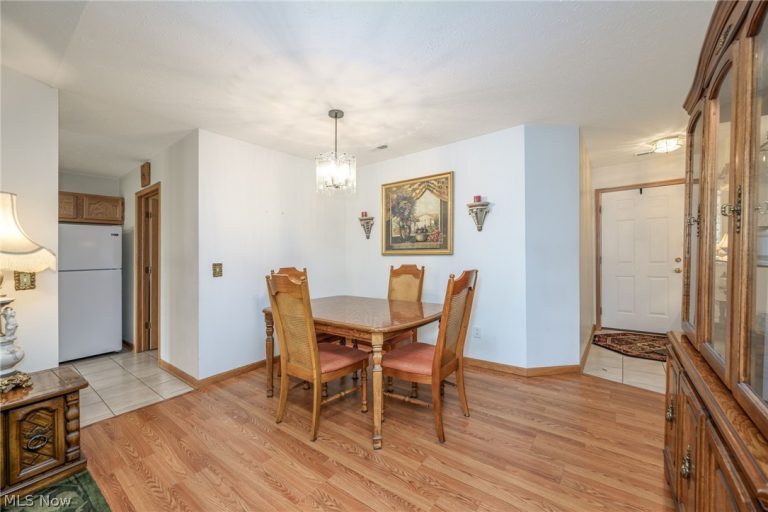 1432 Waters Edge Drive, Akron, OH - Photo 5