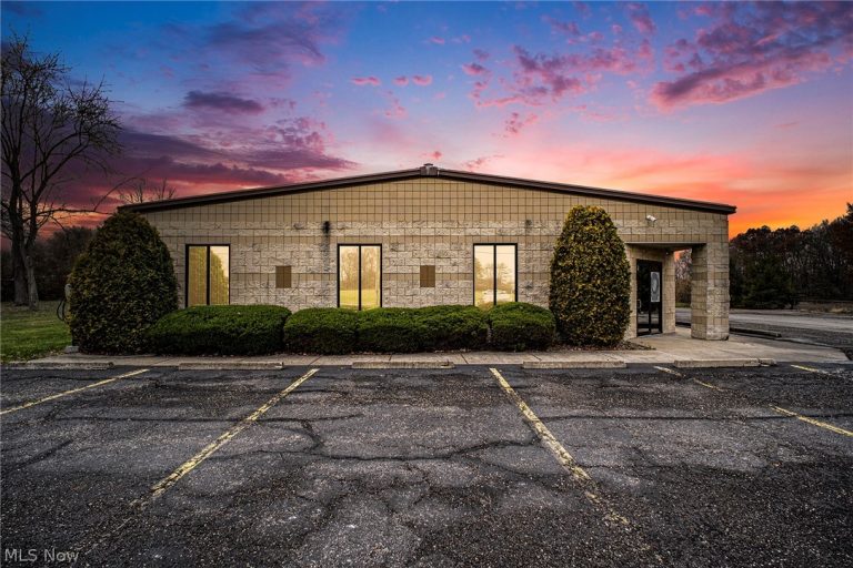 1598 Motor Inn Drive, Girard, OH, 44420