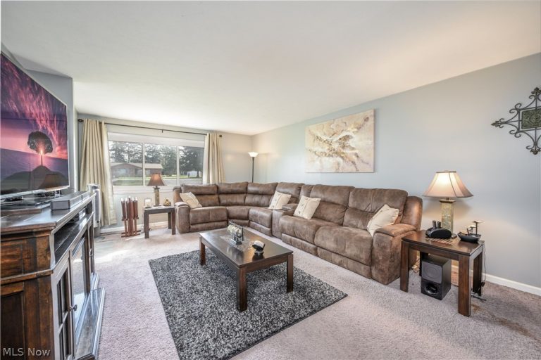 9102 Tanglewood Road, Macedonia, OH - Photo 6