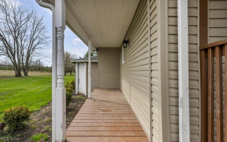 15593 Franchester Road, Burbank, OH - Photo 5