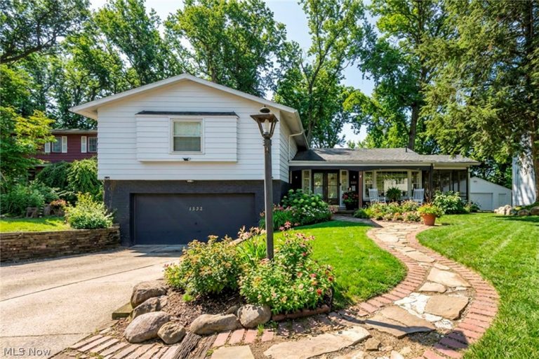 1332 Shanabrook Drive, Akron, OH - Photo 2