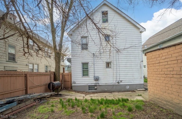 817 Alhambra Road, Cleveland, OH - Photo 4