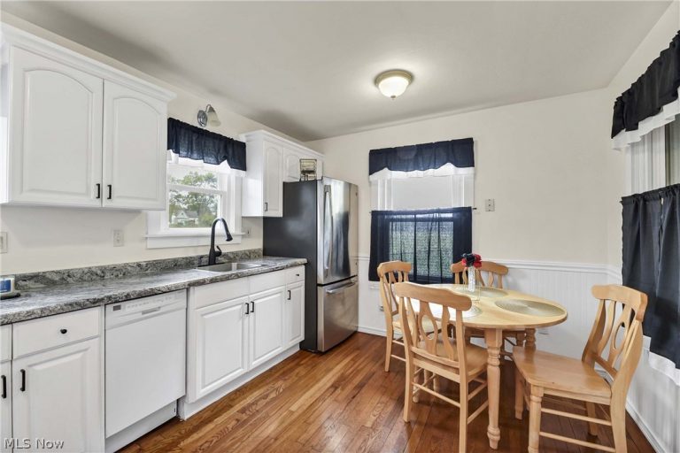 471 Columbus Street, Bedford, OH - Photo 2