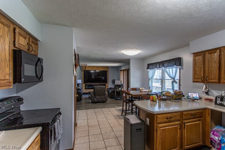 900 McArthur Drive, Girard, OH - Photo 8