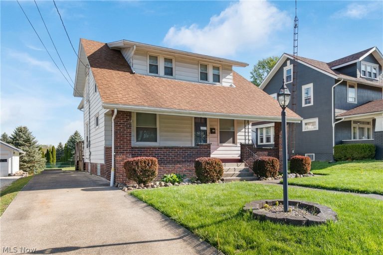 881 College Road, Alliance, OH - Photo 2