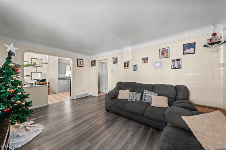 3817 Woodbridge Avenue, Cleveland, OH - Photo 4