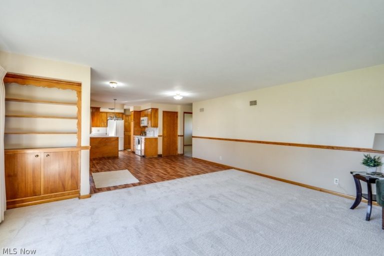 3917 Crestwood Street, Canton, OH - Photo 8