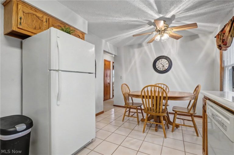 226 Helena Drive, Struthers, OH - Photo 6