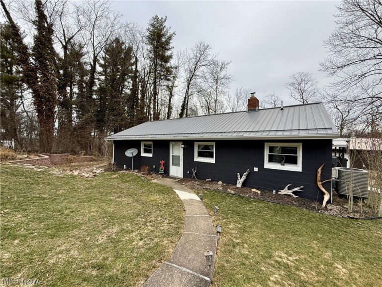 3201 Parkland Drive, Carrollton, OH - Photo 2