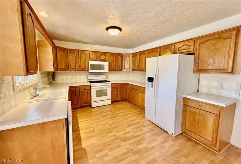 8524 Manchester Avenue, Canal Fulton, OH - Photo 3