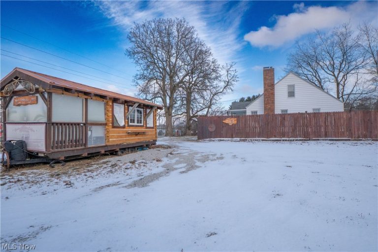 8216 Navarre Road, Massillon, OH - Photo 3