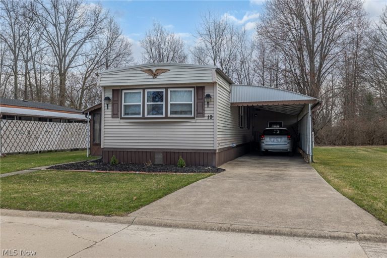 19 Sycamore Drive, Olmsted Twp, OH, 44138