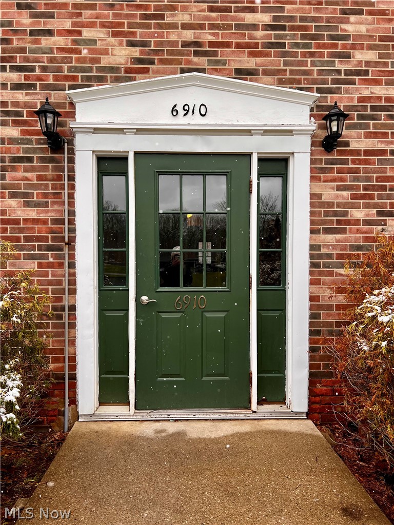 6910 Carriage Hill Drive #101, Brecksville, OH - Photo 2