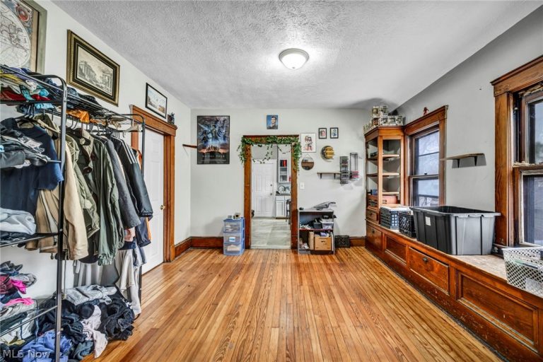 6904 Lawn Avenue, Cleveland, OH - Photo 8