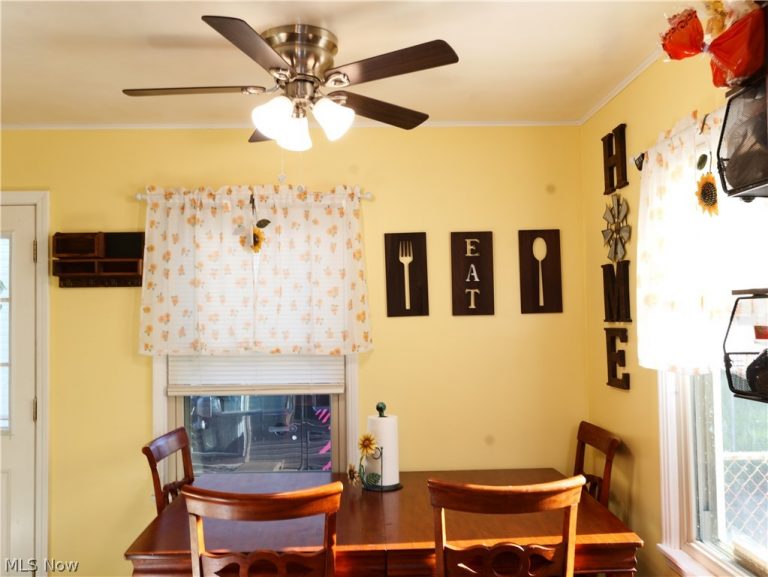 252 Parkgate Avenue, Austintown, OH - Photo 8