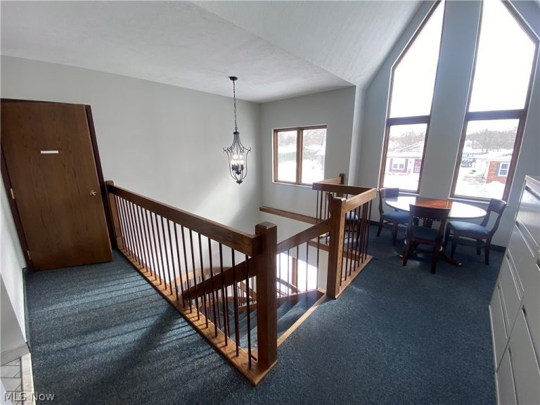 320 Orchardview Road, Seven Hills, OH - Photo 3