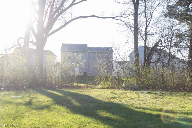 557 Wildwood Avenue, Akron, OH - Photo 2