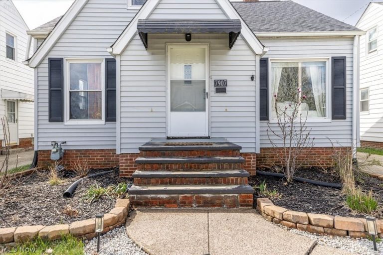 7907 Renwood Drive, Parma, OH - Photo 2