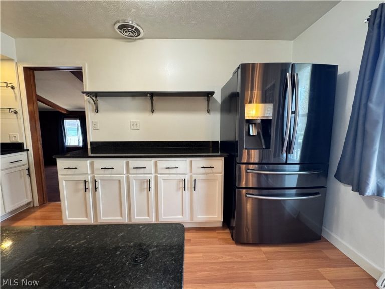 1905 Monticello Avenue, Warren, OH - Photo 5
