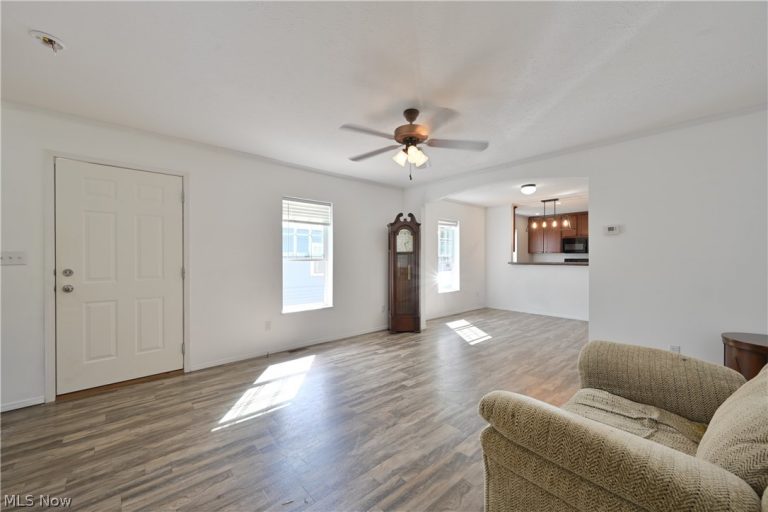 29 Carl Lane, Olmsted Twp, OH - Photo 2