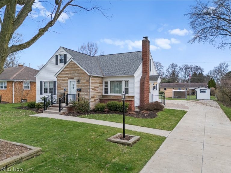 2883 Sharonwood Avenue, Canton, OH - Photo 3